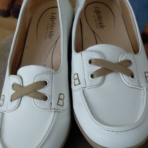 Nwot. Lifestride Size 6.5 Shoes